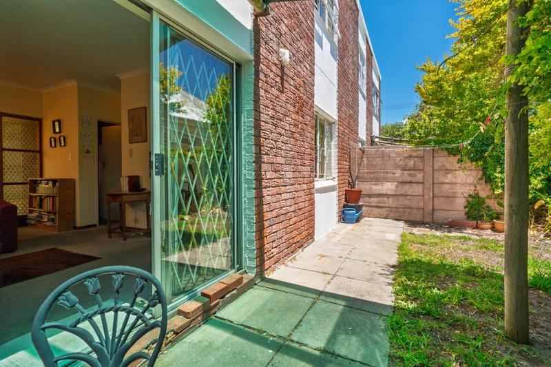 2 Bedroom Property for Sale in Harfield Village Western Cape